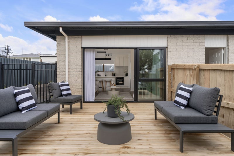 1/10 Statesman Street, Henderson, Auckland - Carousel 2