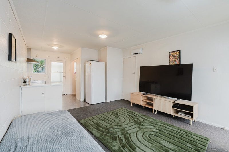 79 Pine Avenue, Melville, Hamilton - Carousel 2