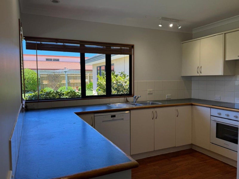 8 Arataki Road, Havelock North, Hastings, Hawke's Bay - Carousel 2