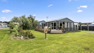 22 Holben Parade, Foxton Beach, Foxton - Carousel 1
