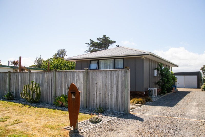 16 Gawler Street, Te Horo Beach - Carousel 20