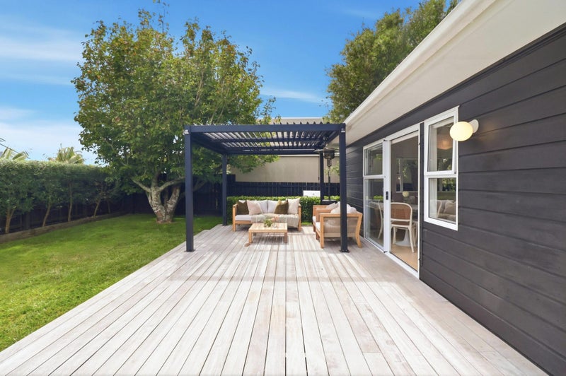 23B Alberta Street, Point Chevalier, Auckland - Carousel 2