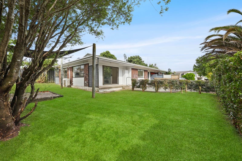 2/27 Matuhi Rise, Henderson, Auckland - Carousel 1