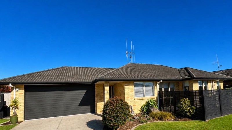 84 The Gardens Drive, Papamoa Beach, Papamoa - Carousel 1