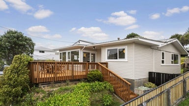 39 Mark Avenue, Paparangi, Wellington - Carousel 1