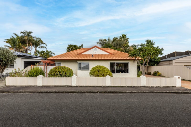 2A Cassino Crescent, Onekawa, Napier - Carousel 17