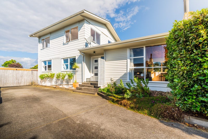 34 Deanwell Avenue, Deanwell, Hamilton - Carousel 1