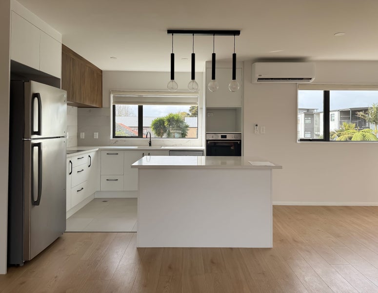 16D Brookfield Avenue, Onehunga, Auckland - Carousel 1