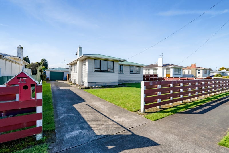 44 Reid Avenue, Hawera - Carousel 22