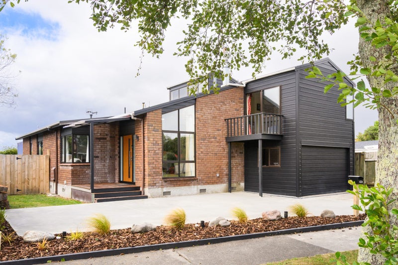 42A Clifton Terrace, Fitzherbert, Palmerston North - Carousel 1