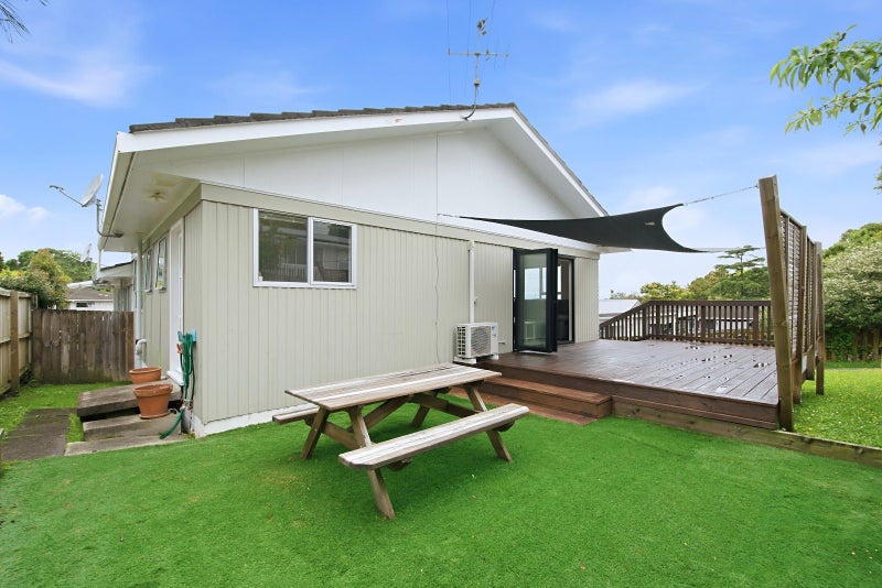 2/17 Kemp Road, Massey, Auckland - Carousel 2