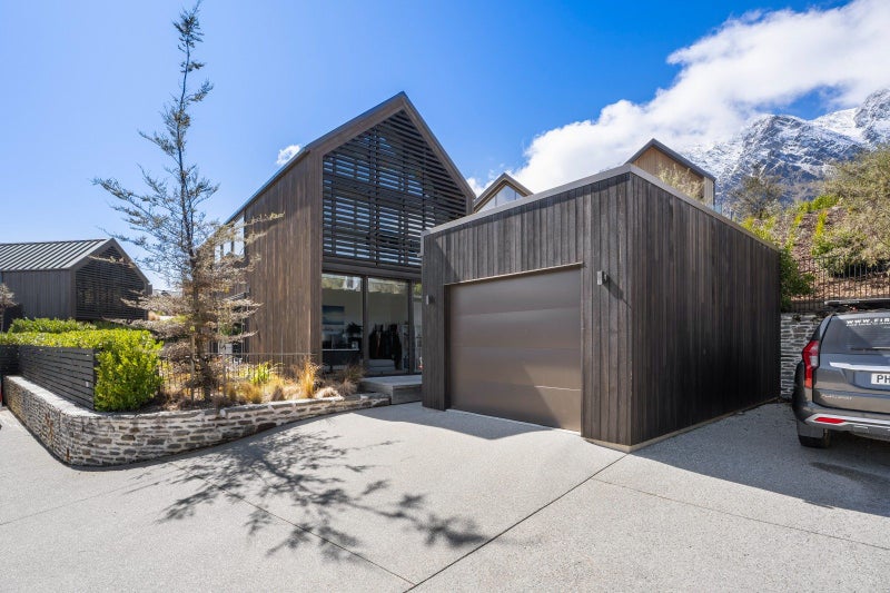 27C Falconer Rise, Jacks Point, Queenstown - Carousel 1