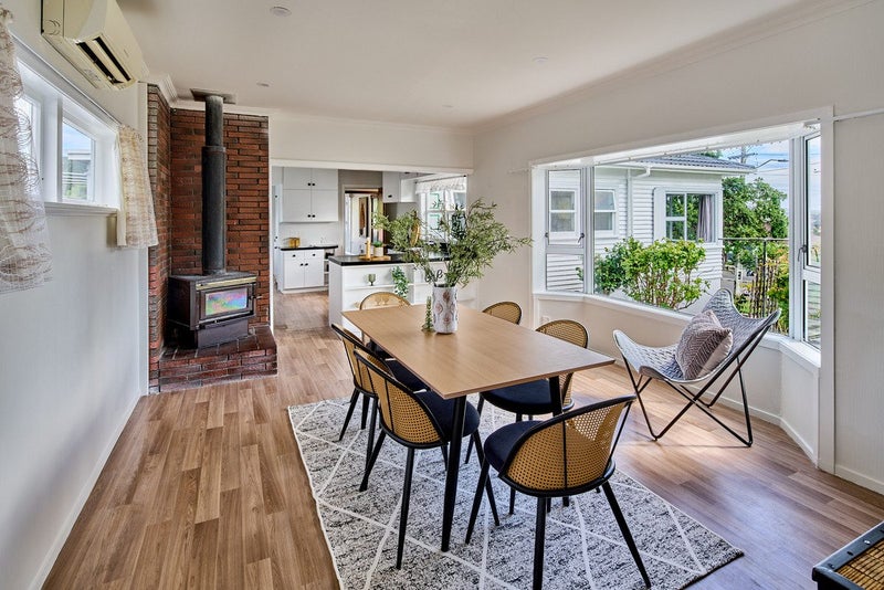 35 Allen Terrace, Tawa, Wellington - Carousel 2