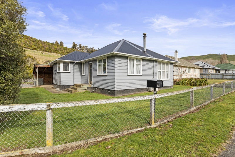44 Goldfinch Street, Taihape, Taihape - Carousel 1