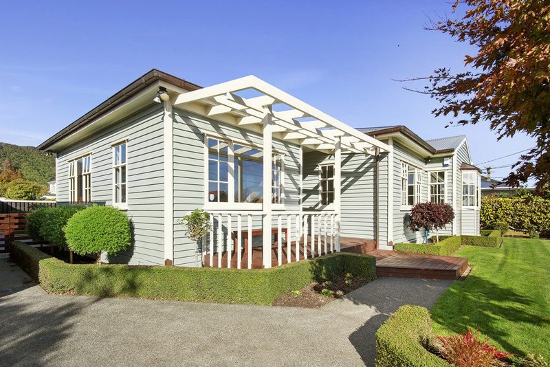 12 Junction Street, Fairfield, Lower Hutt - Carousel 1