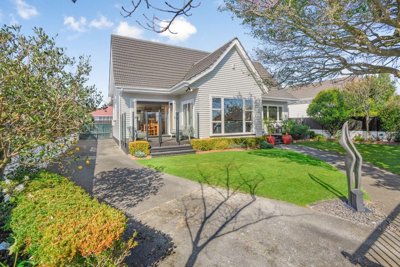 8 Bellevue Road, Woburn, Lower Hutt - Carousel 1