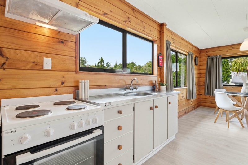 50 Gatman Street, Birkdale, Auckland - Carousel 2