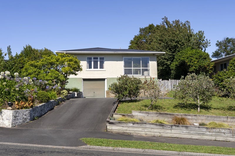 46 Surrey Road, Richmond - Carousel 1