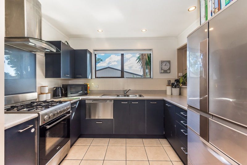 18 Rosewood Place, Paraparaumu - Carousel 2