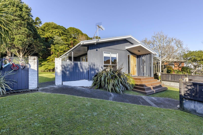 21 Heaphy Street, Westown, New Plymouth - Carousel 1