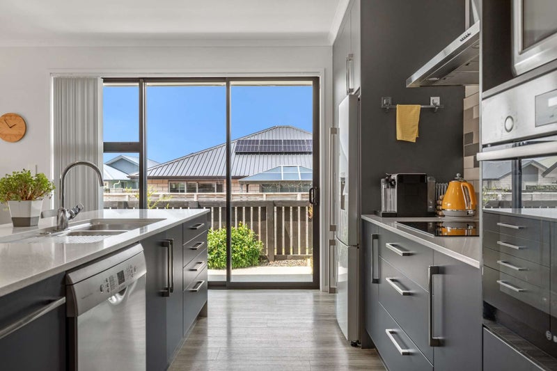 8 Kaitaka Way, Papamoa, Papamoa - Carousel 2