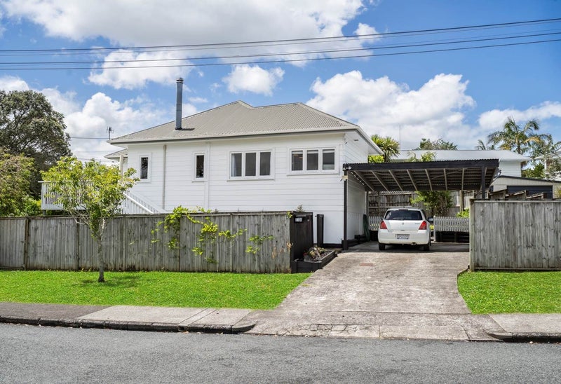 1/21 Abbotleigh Avenue, Te Atatū Peninsula, Auckland - Carousel 1
