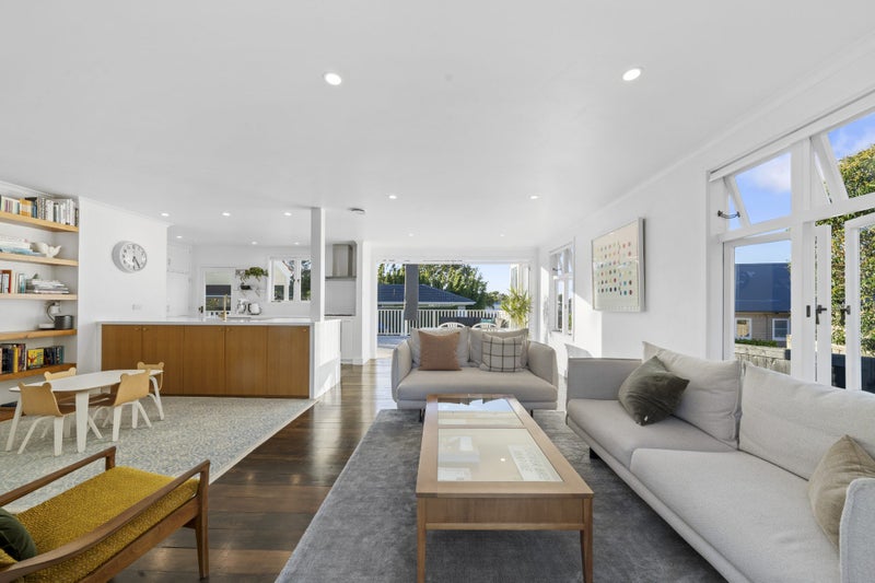 58 Wainui Avenue, Point Chevalier, Auckland - Carousel 2