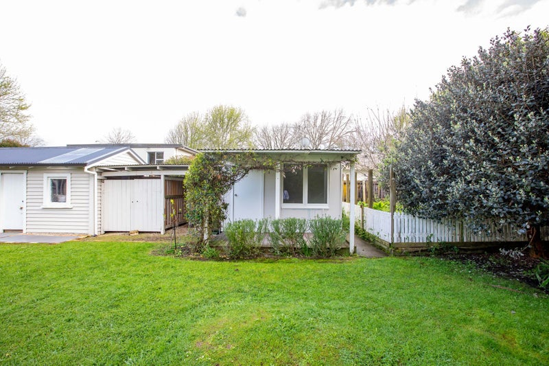 24 Kitchener Street, Claudelands, Hamilton - Carousel 50
