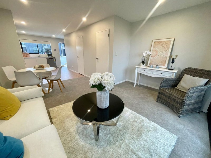 16 Huri Street, Mangere Bridge, Auckland - Carousel 1