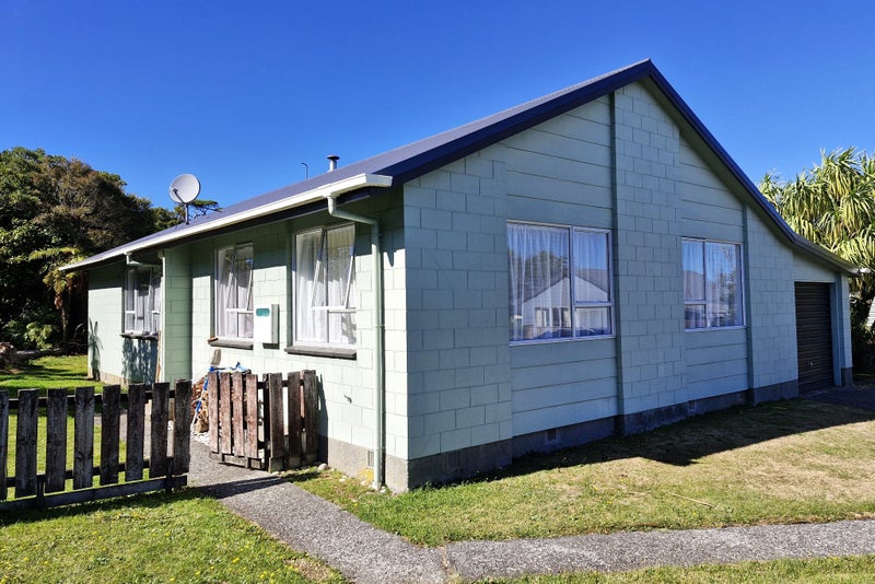 16 Arnott Heights East, Greymouth - Carousel 1