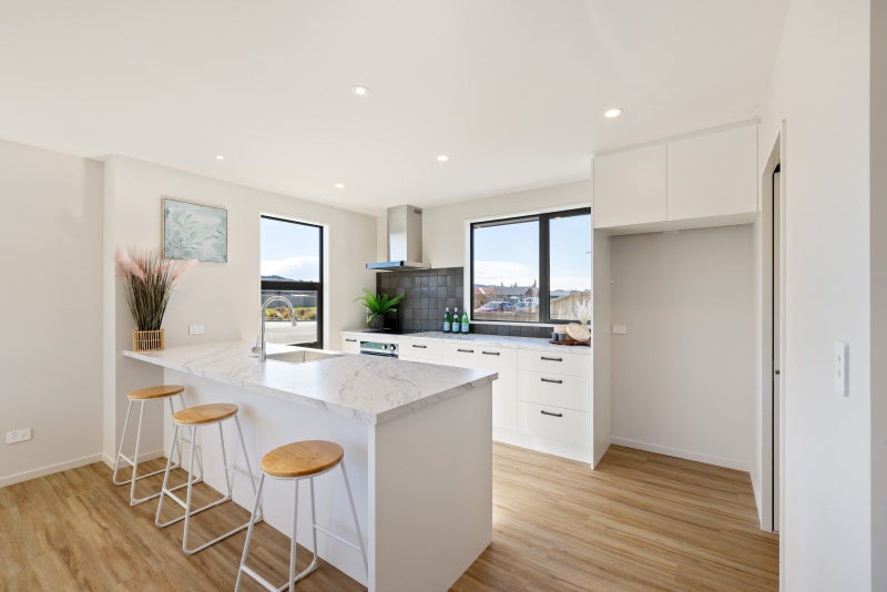 38 Hilton Drive, Amberley, Amberley - Carousel 2