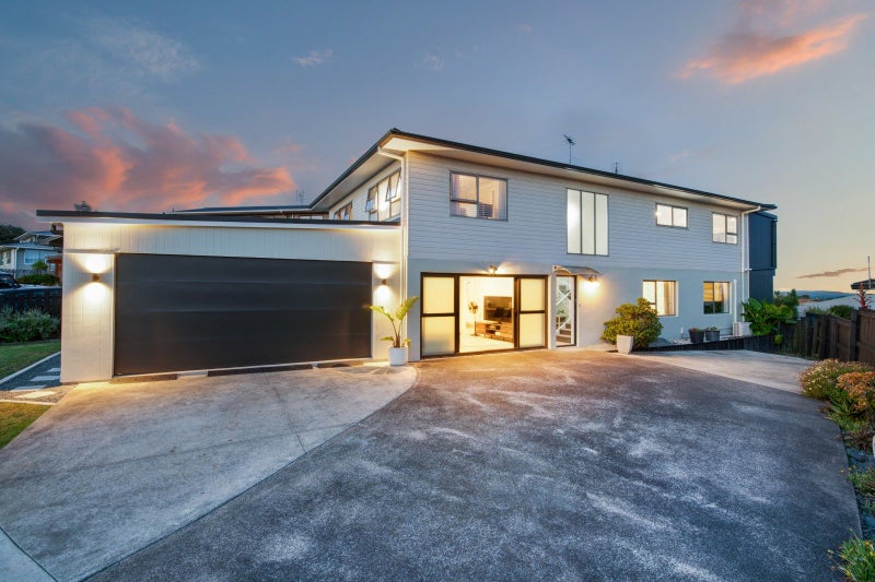 42 Albatross Road, Red Beach, Red Beach - Carousel 1