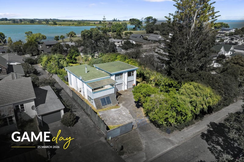16 McInnes Road, Weymouth, Auckland - Carousel 1