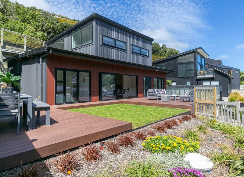 1 Ara Haewai, Houghton Bay, Wellington - Carousel 1