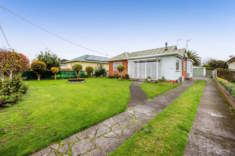 11 Grant Vc Street, Hawera - Carousel 2
