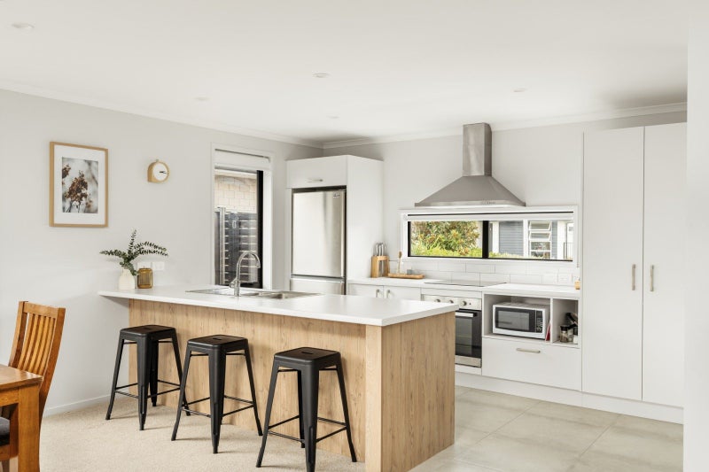 24 Raynor Crescent, Pyes Pa, Tauranga - Carousel 2