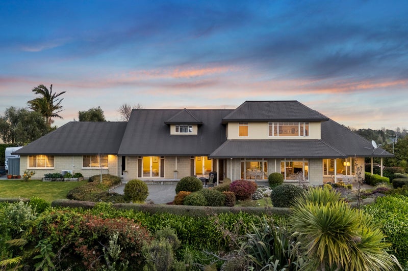 592 Redoubt Road, Flat Bush, Auckland - Carousel 1