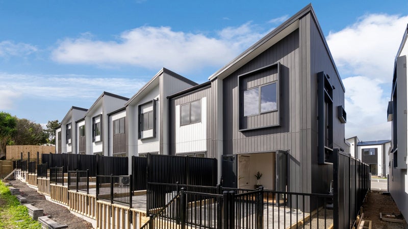 1/4 Ngaroma House Drive, Hobsonville, Auckland - Carousel 1