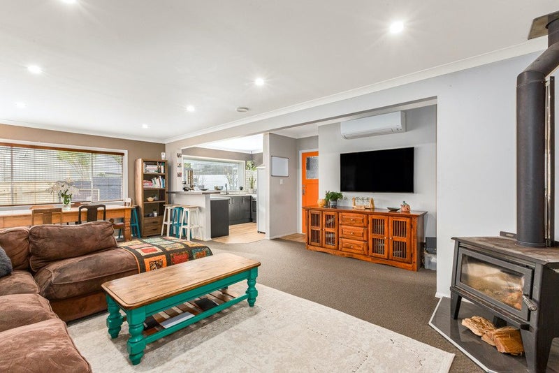 39 Whitemans Road, Silverstream, Upper Hutt - Carousel 2