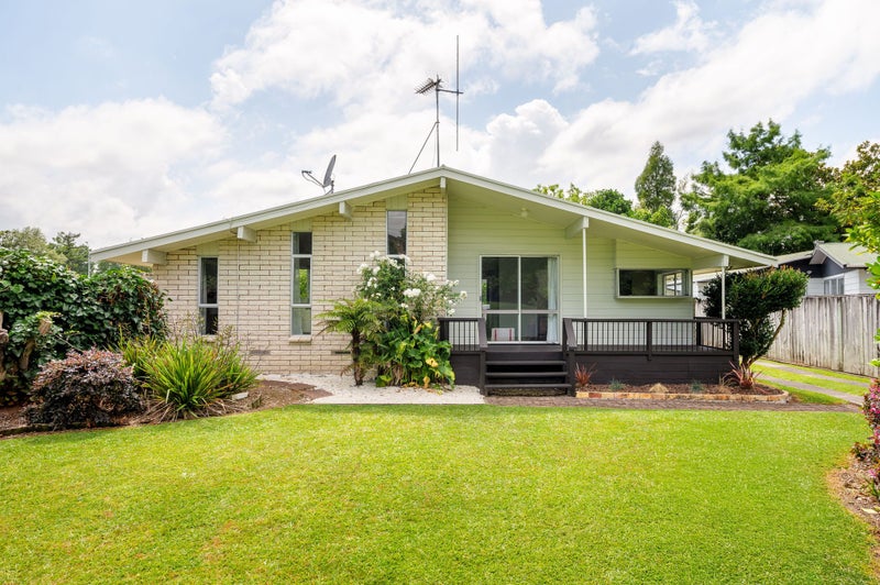 37 Exeter Street, Glenview, Hamilton - Carousel 1