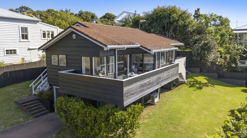215 Victoria Road, Devonport, Auckland - Carousel 21