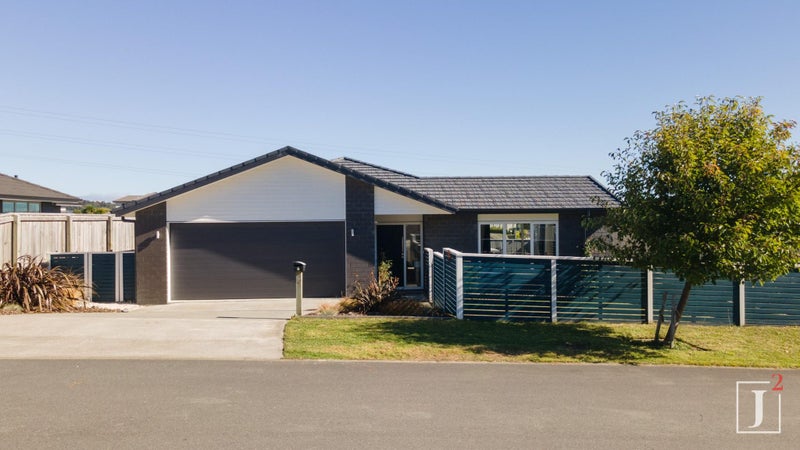 7 Yorkshire Close, Whitby, Porirua - Carousel 1