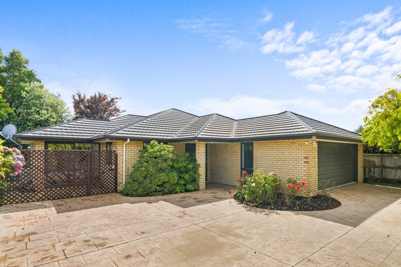 4 Lightning Close, Wigram, Christchurch - Carousel 1