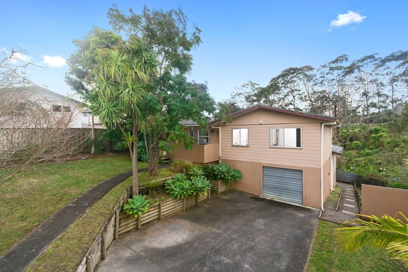 4 Angeline Place, Massey, Auckland - Carousel 1