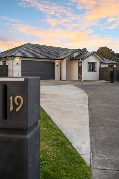 19 Kahika Grove, Huapai, Kumeu - Carousel 2