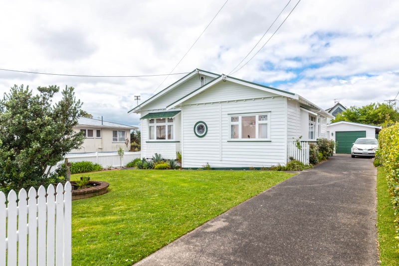 Property Valuation for 33 Koromiko Street, New Lynn, Auckland Trade
