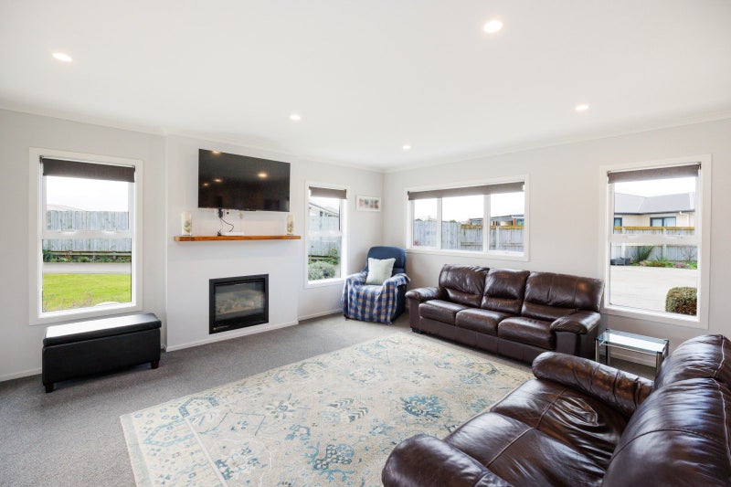 13 Roots Street East, Feilding - Carousel 2