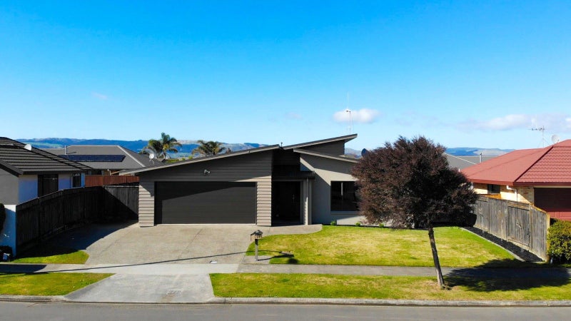 24 Brooklyn Heights Drive, Kelvin Grove, Palmerston North - Carousel 1