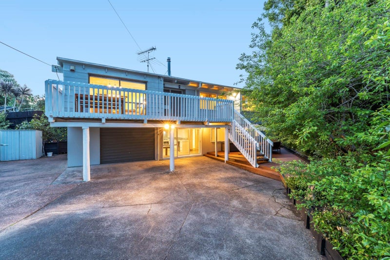 45 Cliff View Drive, Green Bay, Auckland - Carousel 2