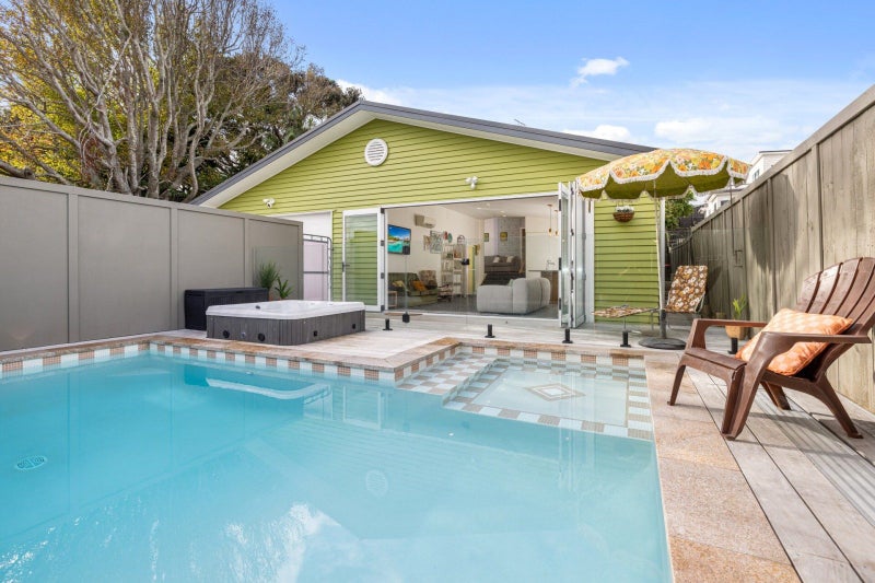 1A Valley Road, Mount Maunganui, Mount Maunganui - Carousel 1